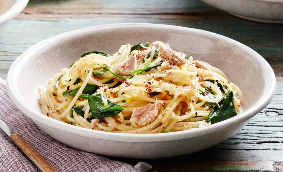 Spaghetti con tonno, capperi e peperoncino_home_page_trivino_cz